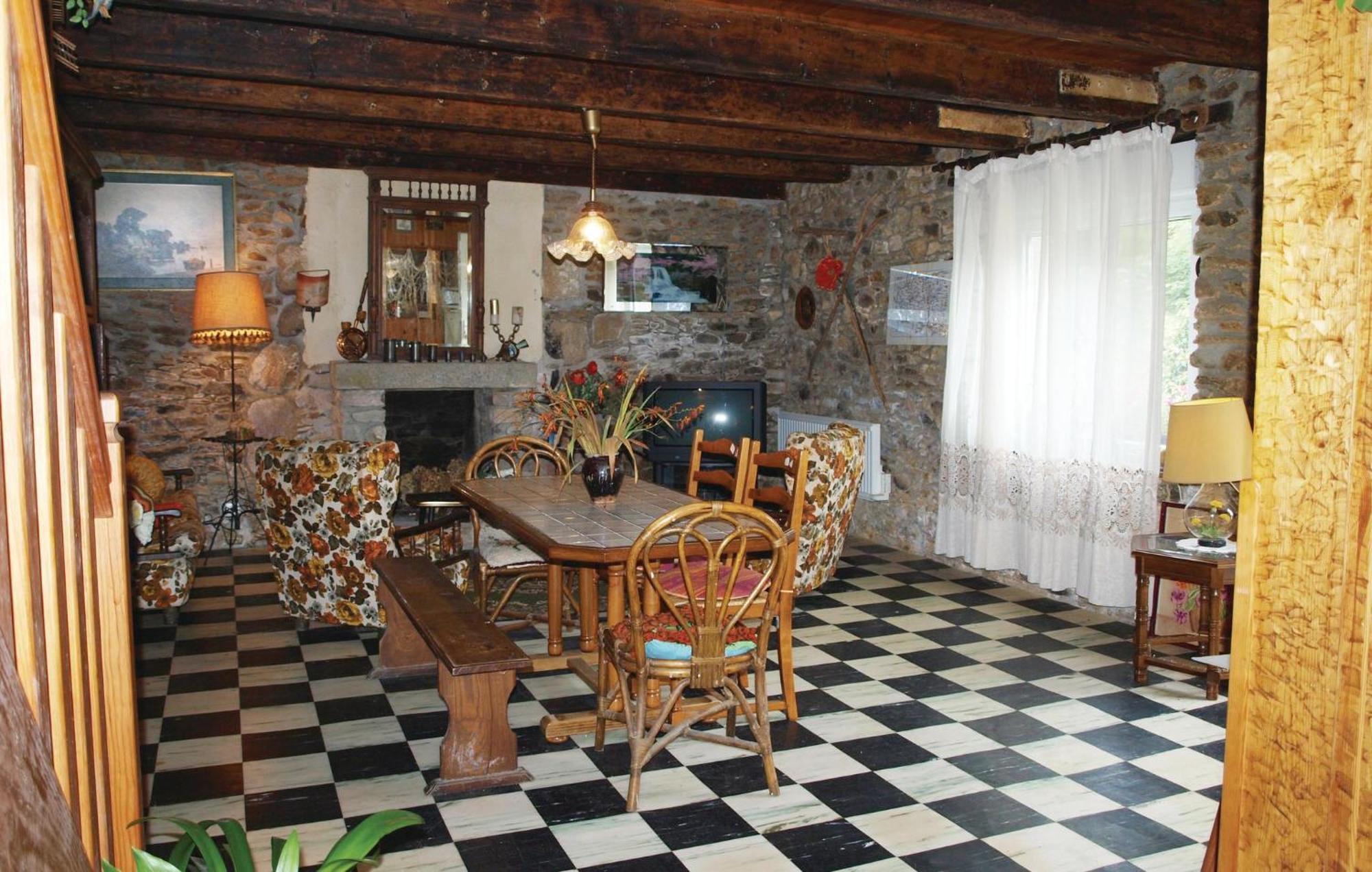 Lovely Home In Le Faouet With Kitchen Exterior foto