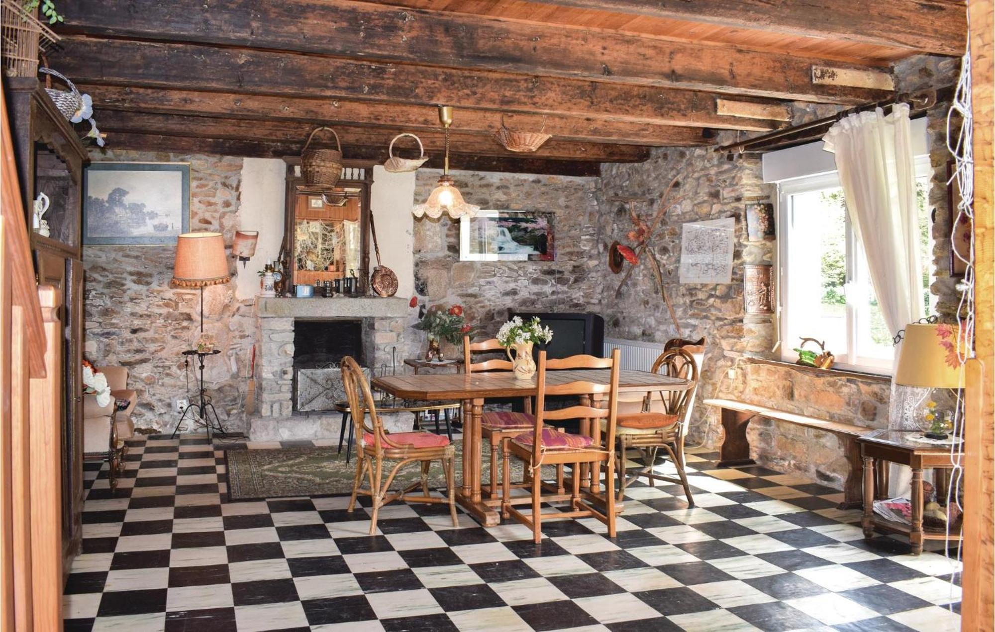 Lovely Home In Le Faouet With Kitchen Exterior foto